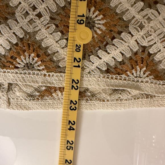 Morse Code Crochet Button Shirt L Boho Granny Square Retro 70s Cream Brown Beach - Picture 9 of 9